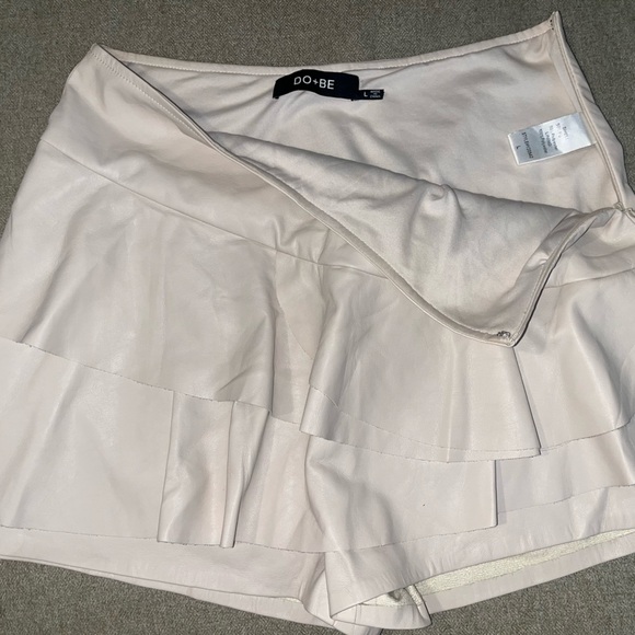 DO+BE Soft Cream Skort - Picture 2 of 4